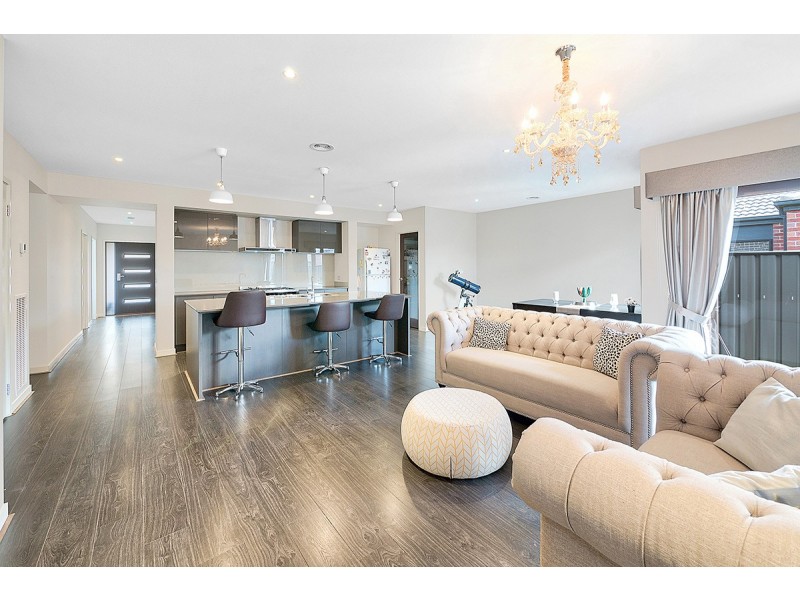 16 Dream Avenue, Clyde North VIC 3978