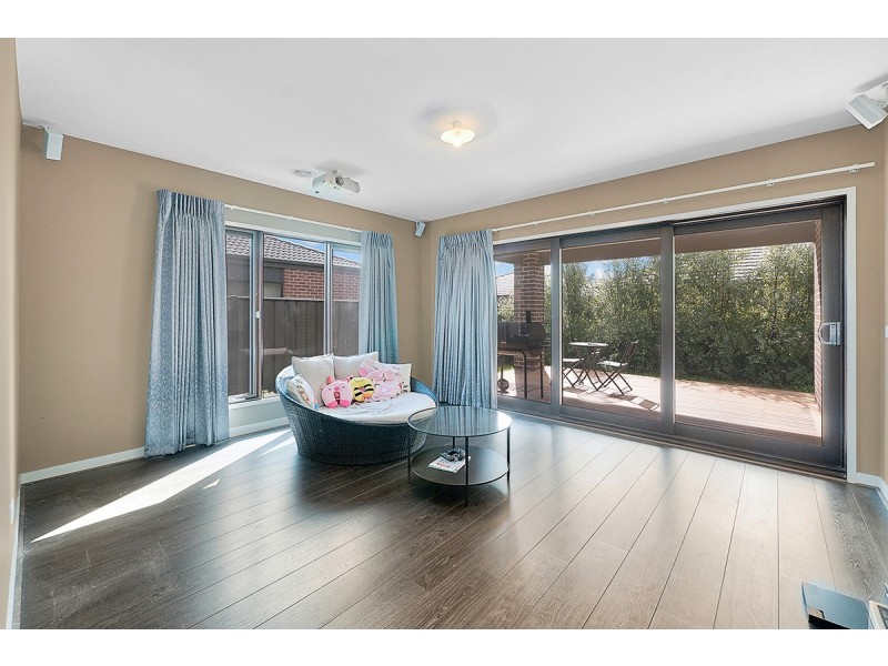 16 Dream Avenue, Clyde North VIC 3978