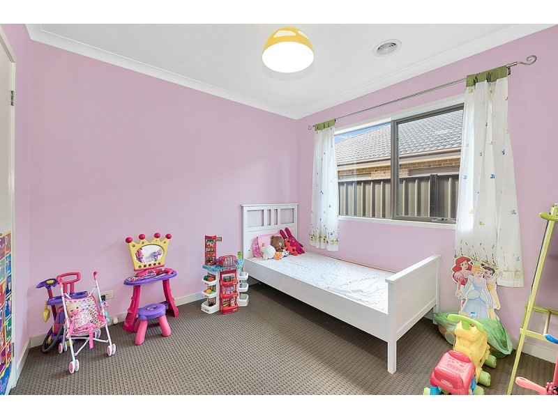 16 Dream Avenue, Clyde North VIC 3978