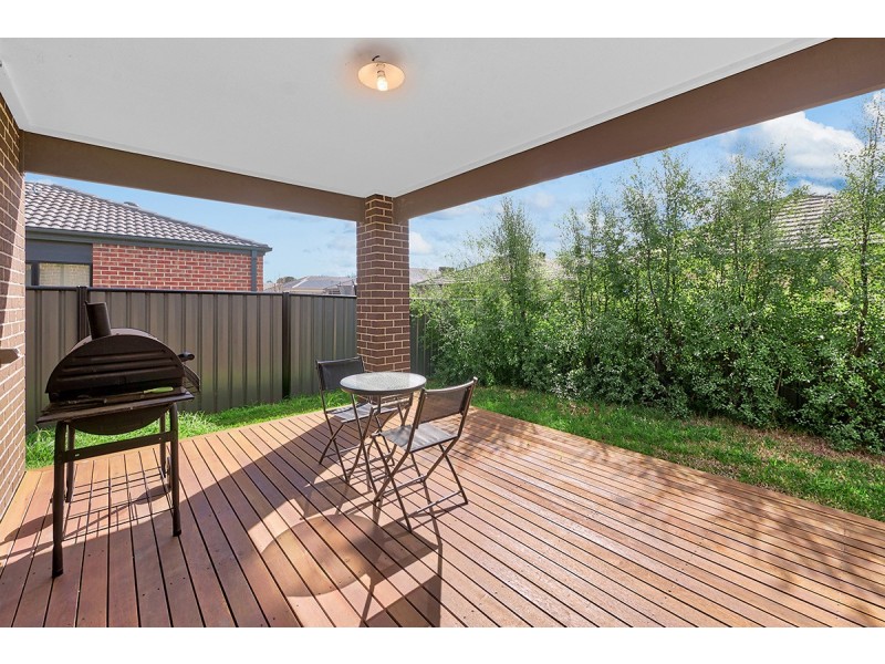 16 Dream Avenue, Clyde North VIC 3978