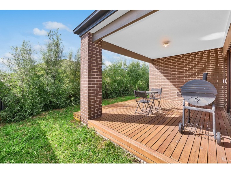 16 Dream Avenue, Clyde North VIC 3978