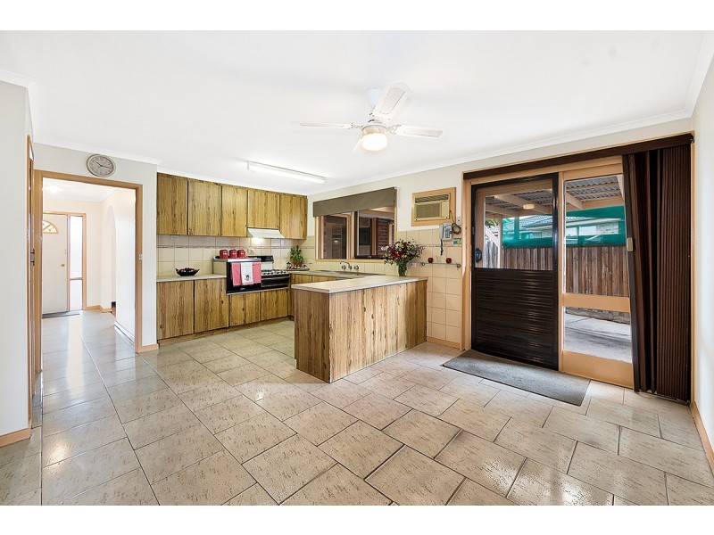 111 Kingsclere Avenue, Keysborough VIC 3173