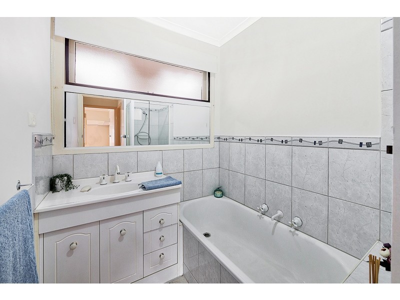 111 Kingsclere Avenue, Keysborough VIC 3173