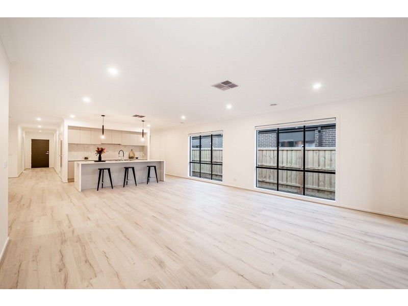 6 Cochin Drive, Clyde North VIC 3978