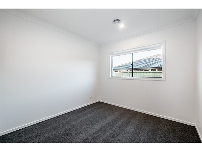 6 Cochin Drive, Clyde North VIC 3978