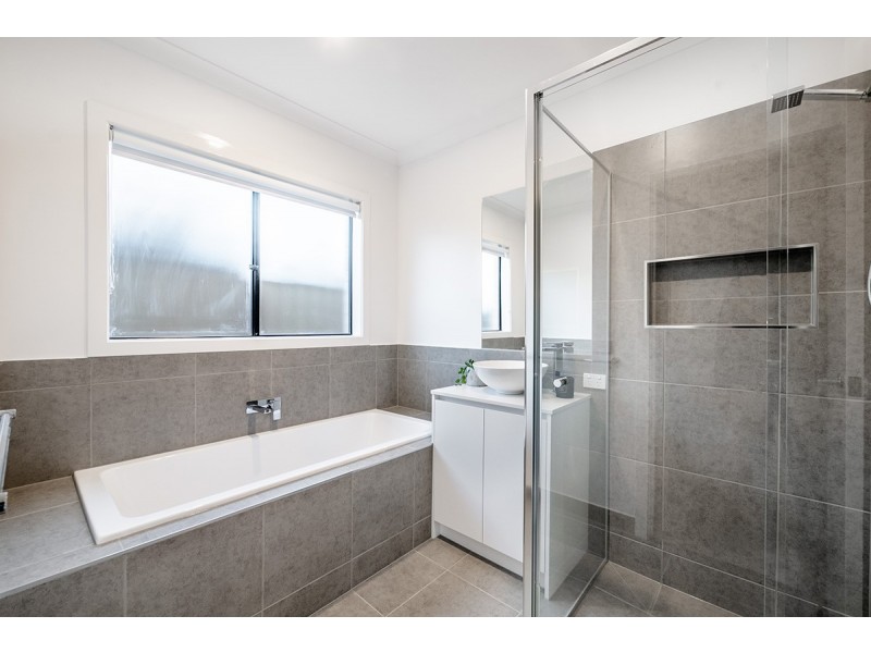 6 Cochin Drive, Clyde North VIC 3978