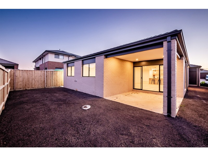6 Cochin Drive, Clyde North VIC 3978