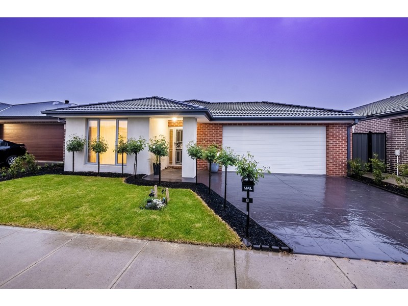 8 Gillingham Crescent, Clyde North VIC 3978