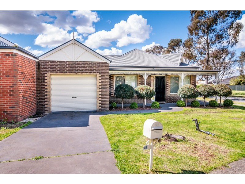 38 Waterbush Crescent, Lyndhurst VIC 3975
