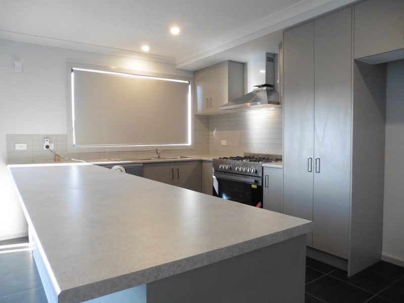 28 Pitfield Avenue, Cranbourne East VIC 3977