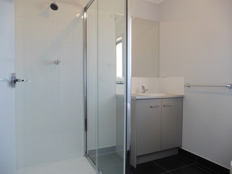 28 Pitfield Avenue, Cranbourne East VIC 3977