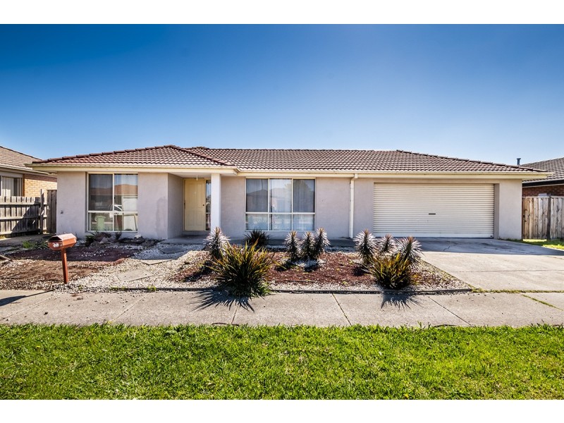 19 Fernisky Drive, Cranbourne East VIC 3977