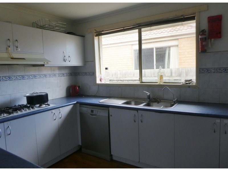 19 Fernisky Drive, Cranbourne East VIC 3977