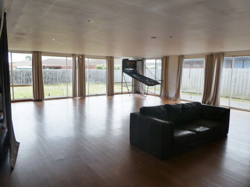 19 Fernisky Drive, Cranbourne East VIC 3977