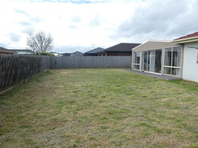 19 Fernisky Drive, Cranbourne East VIC 3977