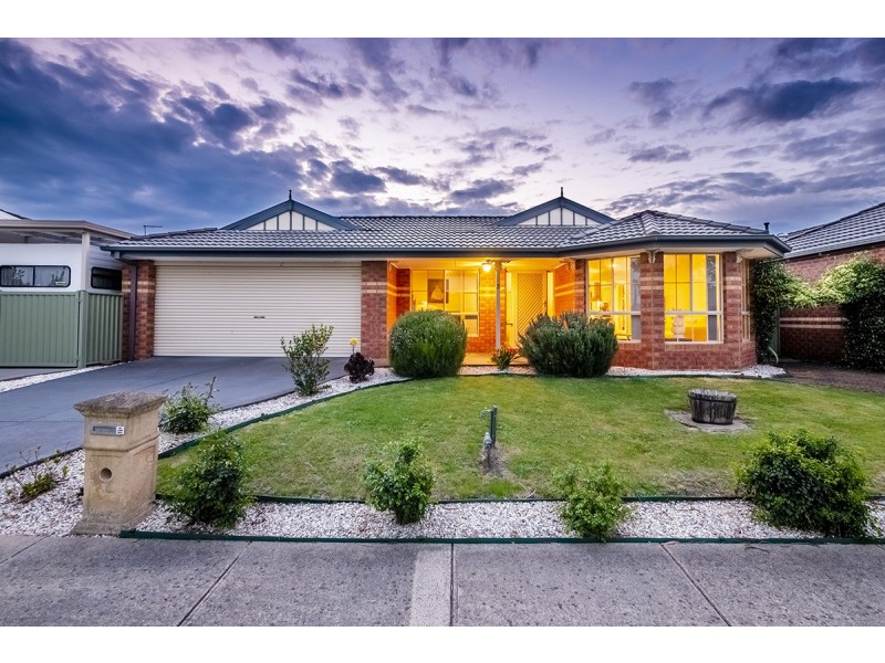 3 Houndsforth Street, Cranbourne East VIC 3977