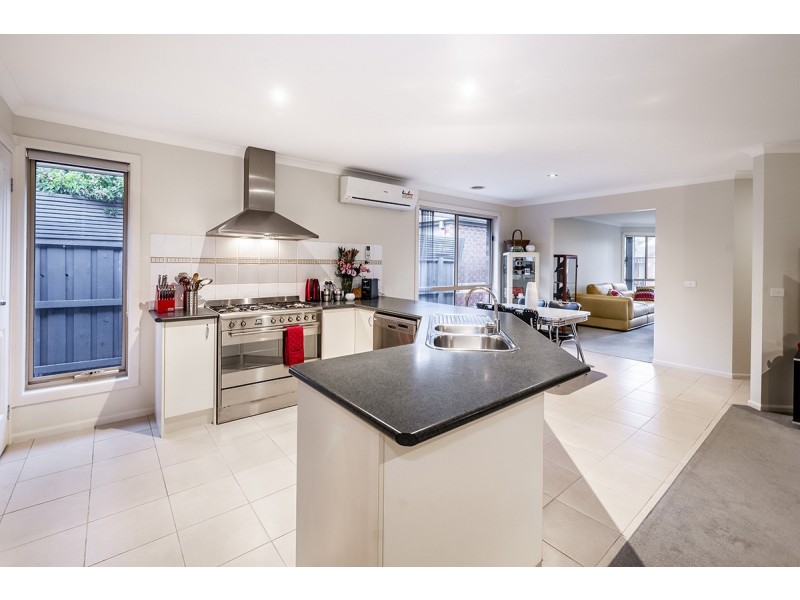 3 Houndsforth Street, Cranbourne East VIC 3977