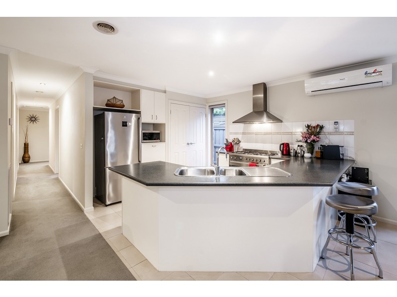 3 Houndsforth Street, Cranbourne East VIC 3977