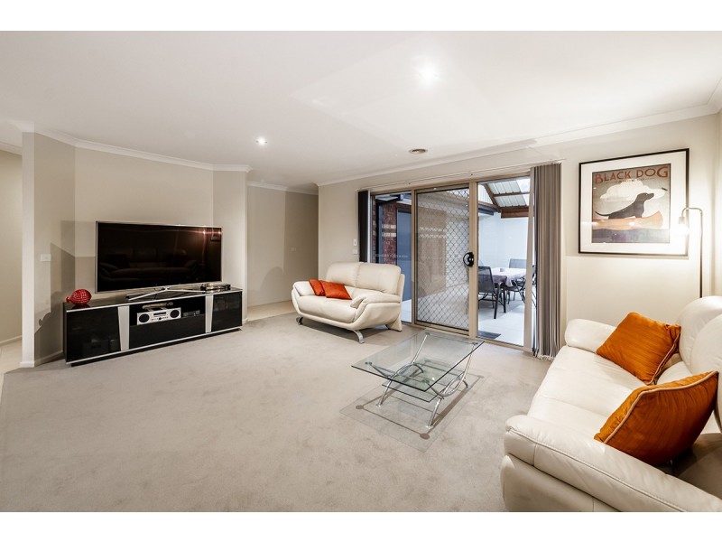 3 Houndsforth Street, Cranbourne East VIC 3977