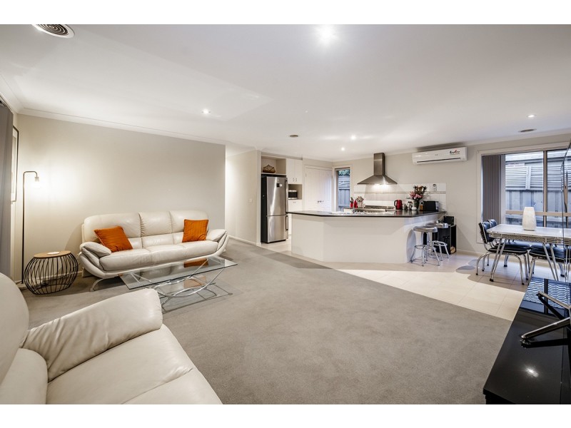 3 Houndsforth Street, Cranbourne East VIC 3977