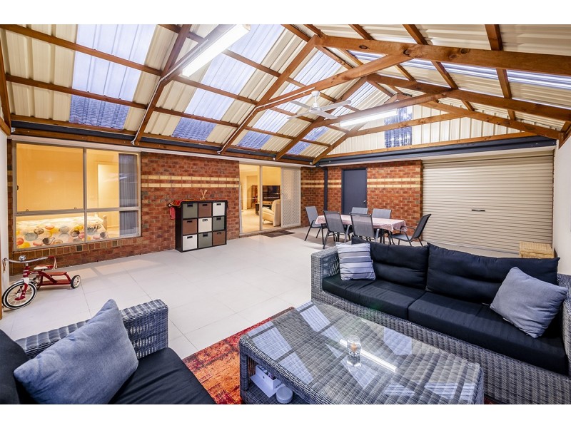 3 Houndsforth Street, Cranbourne East VIC 3977