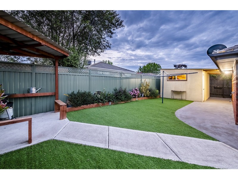 3 Houndsforth Street, Cranbourne East VIC 3977