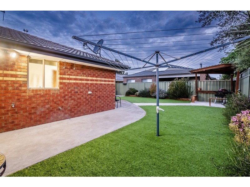 3 Houndsforth Street, Cranbourne East VIC 3977