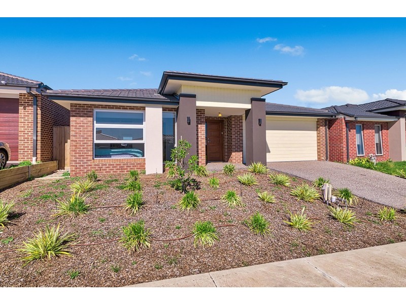 3 Goodenia Loop, Cranbourne West VIC 3977