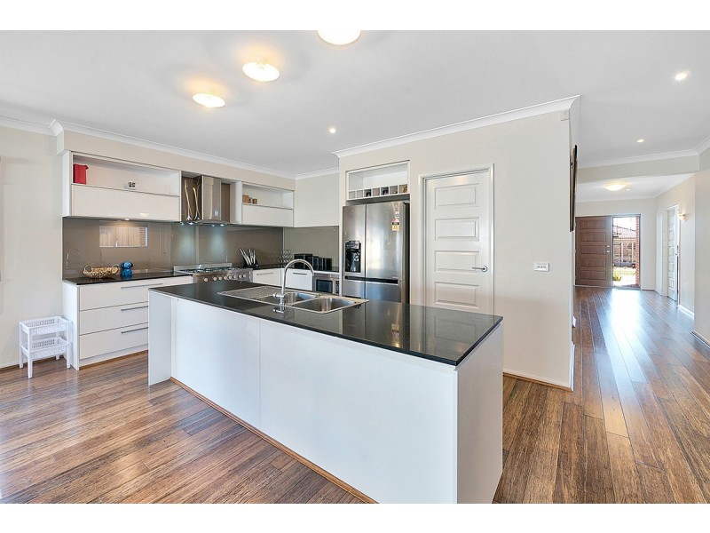 3 Goodenia Loop, Cranbourne West VIC 3977