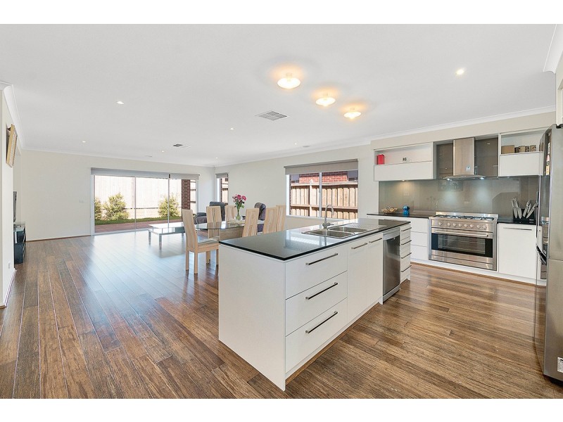 3 Goodenia Loop, Cranbourne West VIC 3977