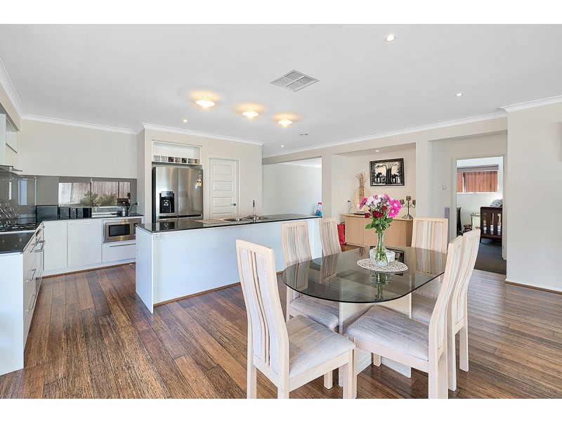 3 Goodenia Loop, Cranbourne West VIC 3977