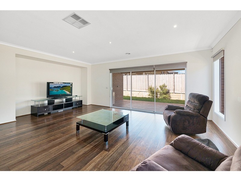 3 Goodenia Loop, Cranbourne West VIC 3977