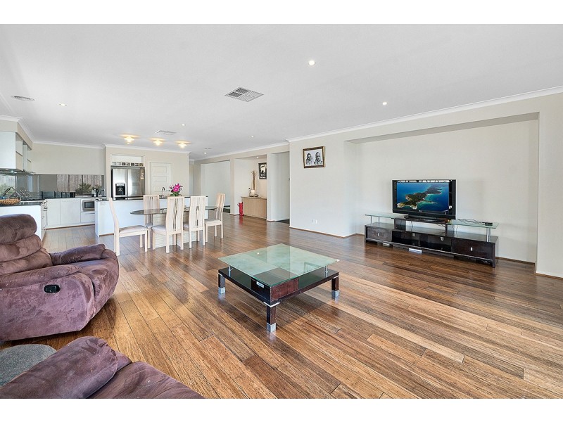 3 Goodenia Loop, Cranbourne West VIC 3977