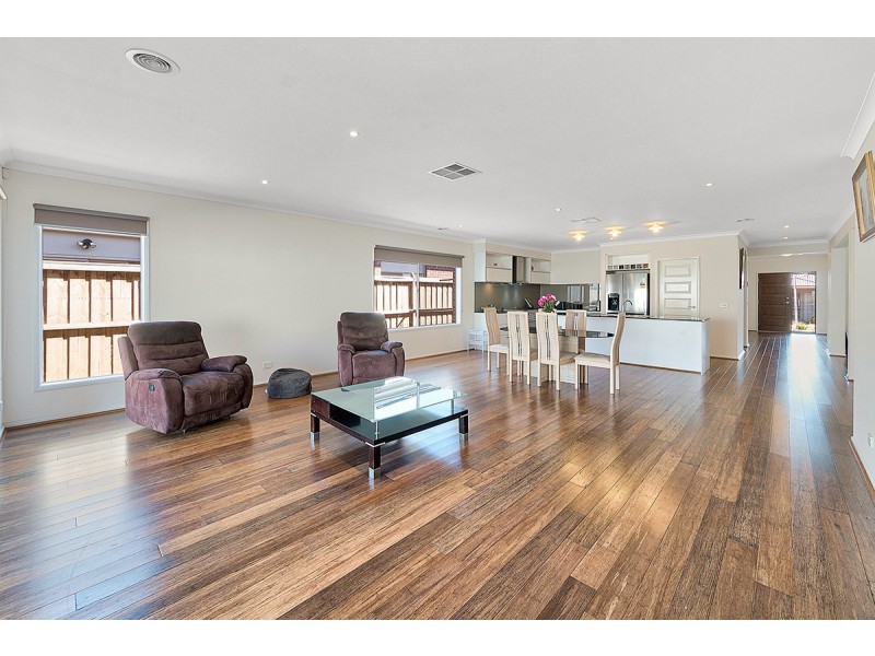 3 Goodenia Loop, Cranbourne West VIC 3977