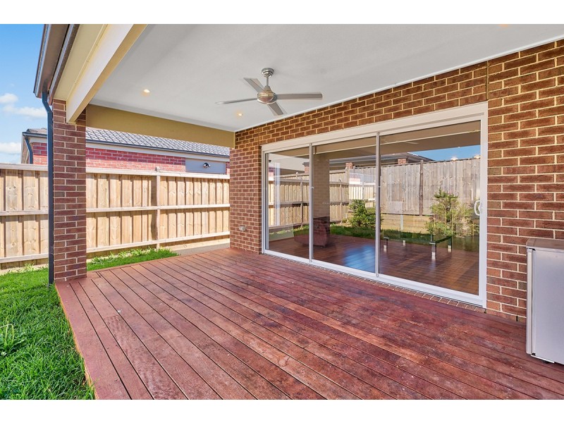 3 Goodenia Loop, Cranbourne West VIC 3977