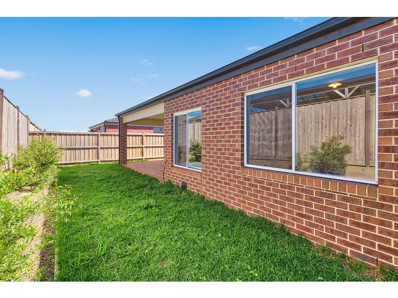 3 Goodenia Loop, Cranbourne West VIC 3977