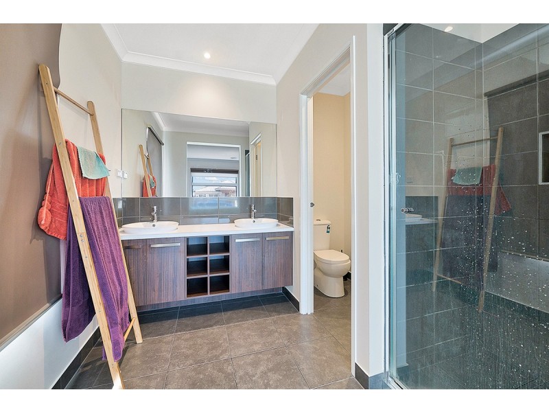 3 Goodenia Loop, Cranbourne West VIC 3977