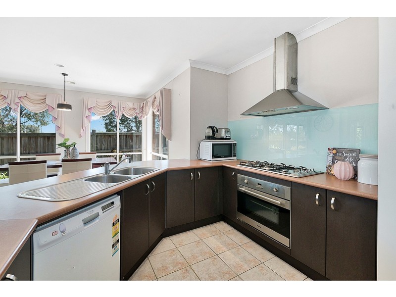 7 Rose Bush Court, Lyndhurst VIC 3975