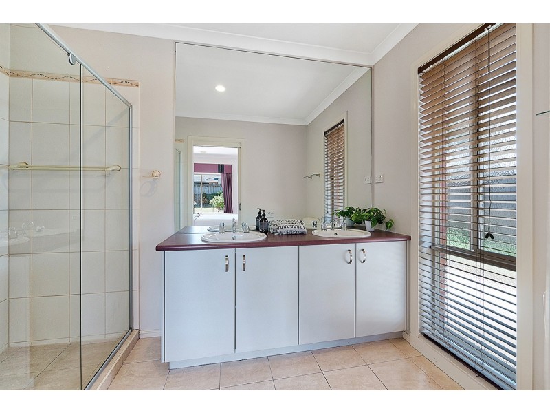 7 Rose Bush Court, Lyndhurst VIC 3975