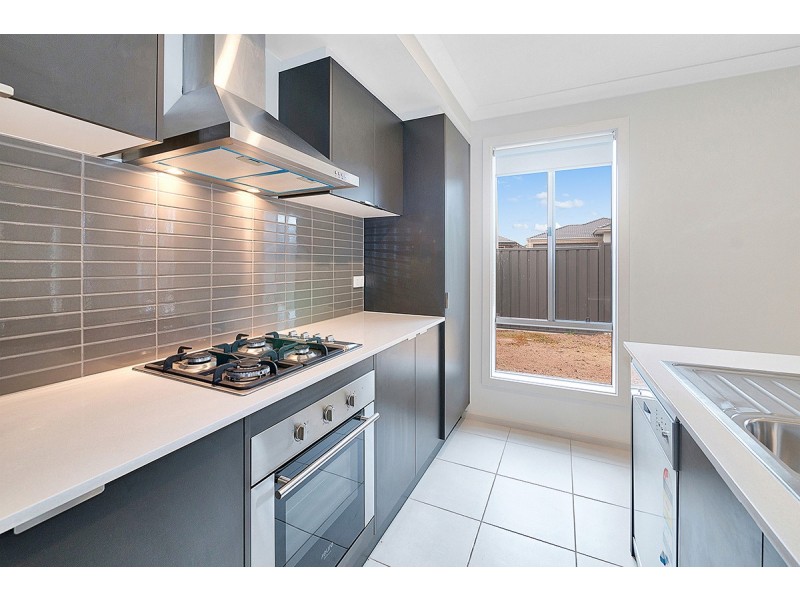 16 Tinnadice Road, Cranbourne East VIC 3977