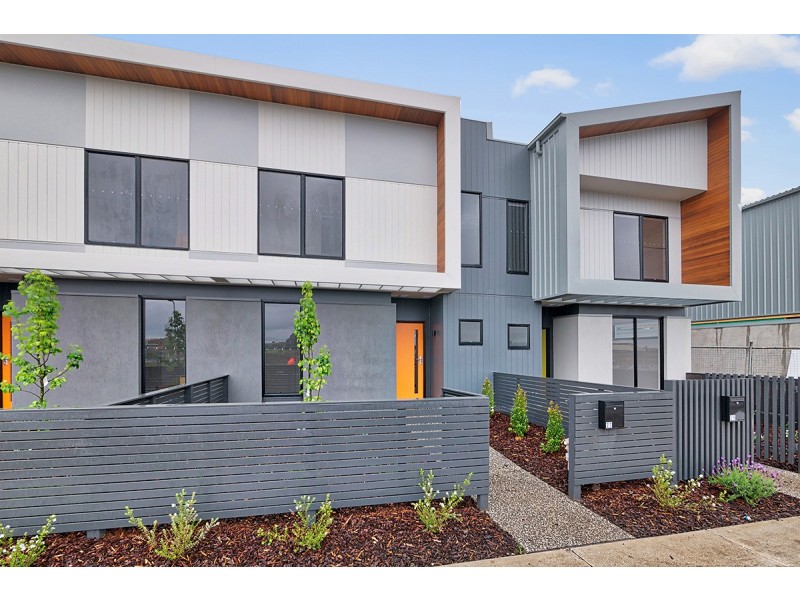 27 Villager Street, Cranbourne East VIC 3977