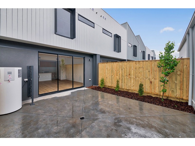 27 Villager Street, Cranbourne East VIC 3977