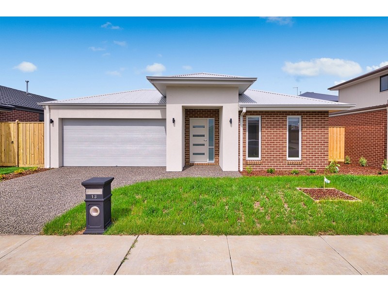 13 Simmental Drive, Clyde North VIC 3978