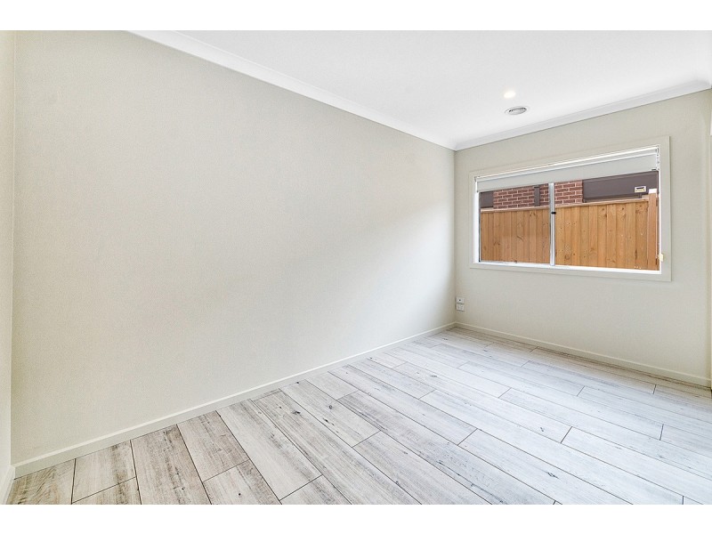 13 Simmental Drive, Clyde North VIC 3978