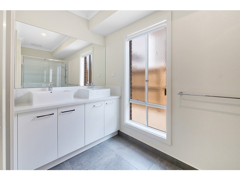 13 Simmental Drive, Clyde North VIC 3978