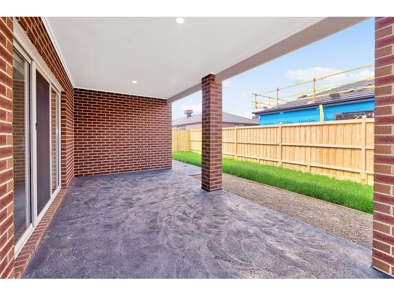 13 Simmental Drive, Clyde North VIC 3978