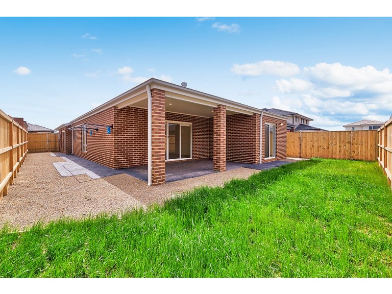 13 Simmental Drive, Clyde North VIC 3978