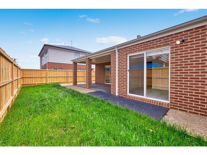 13 Simmental Drive, Clyde North VIC 3978