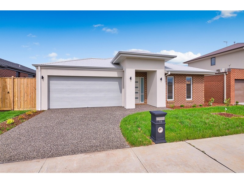 13 Simmental Drive, Clyde North VIC 3978