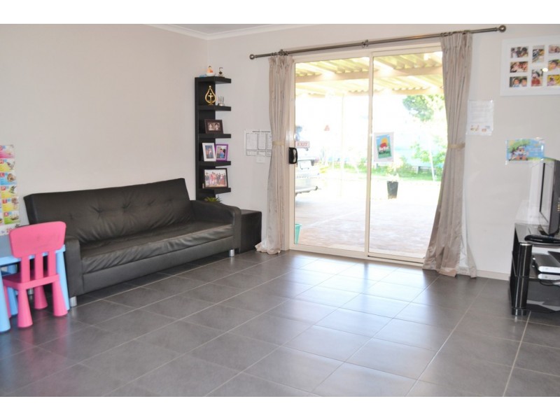 16 Bellbrae Crescent, Cranbourne West VIC 3977